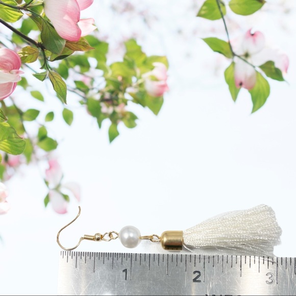 6 Pair of Fashion Earrings - Picture 7 of 8